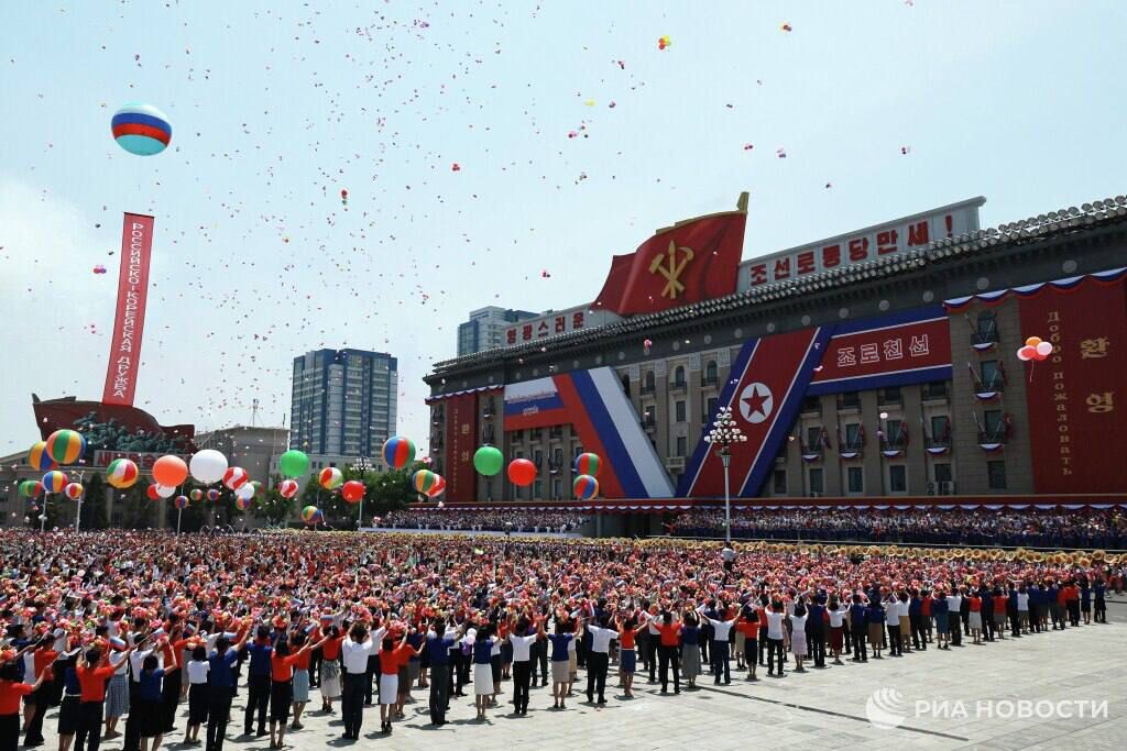 Это, конечно, «новый поворот».

В Пхеньяне прошли переговоры Путина и Ким Чен Ына.

В скобках добавляем к заявлениям лидеров то, что в принципе должно быть однажды сказано, но пока подразумевается.-2