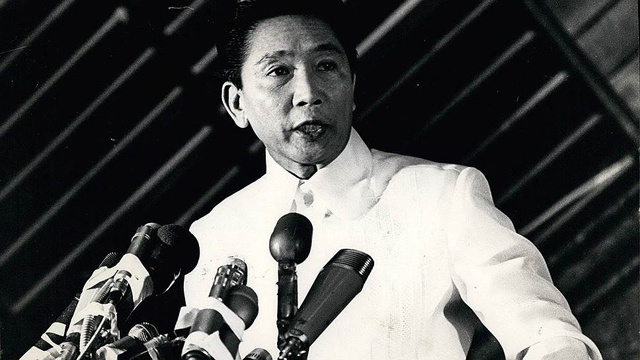 Фердинанд Маркос правил Филиппинами в 1965-1986 годах. За эти годы он стал одним из самых богатых людей в мире