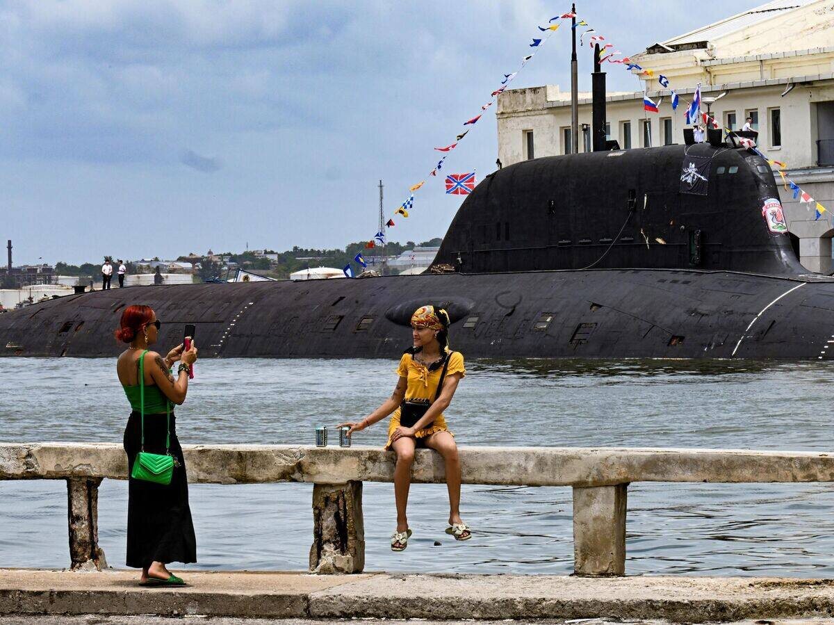   Атомный подводный крейсер «Казань» – подводная лодка, участвовавшая в визите группы кораблей Северного флота на Кубу, прошла необнаруженной в пятидесяти милях от побережья американского штата...