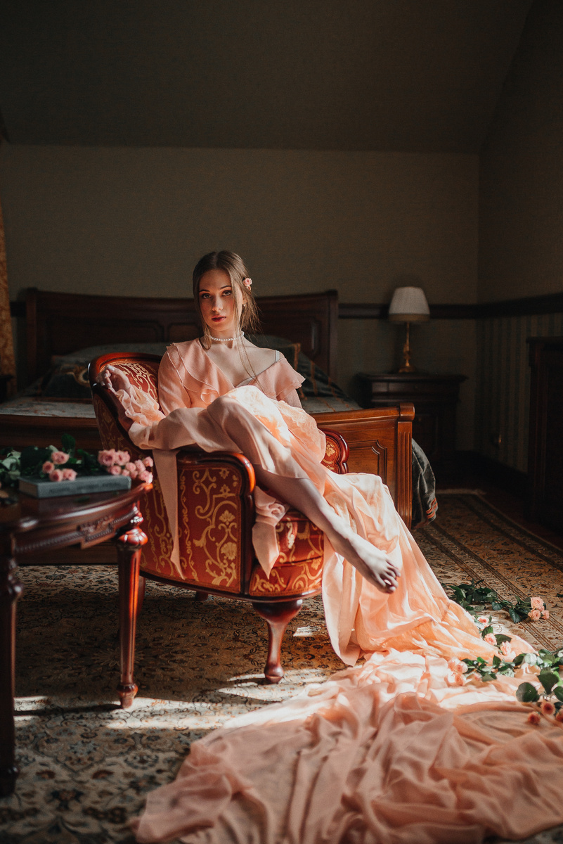 Съемка в одной из спален усадьбы Ушмор