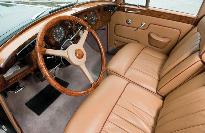 Салон Rolls-Royce 1959 г, источник: https://drom.ru