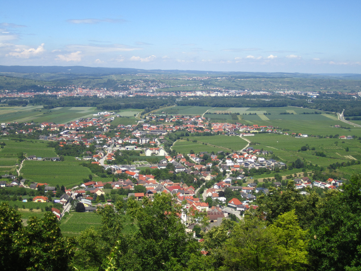 Вид на долину Вахау  из ресторана на смотровой площадке монастыря Геттвейг