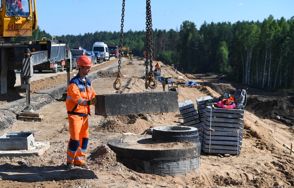 На строительстве Северного обхода Твери круглосуточно работают 1300 человек, 980 единиц техники