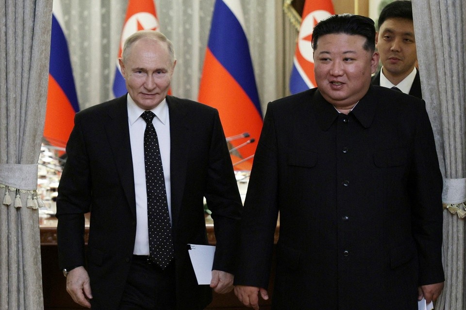   Визит Владимира Путина в Северную Корею - второй с двухтысячного года, когда лидером страны еще был Ким Чен Ир, стал одной из главных тем в зарубежных СМИ. REUTERS