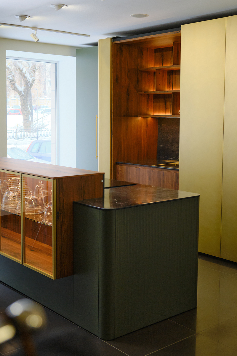 В их основе – МДФ  с радиусным изгибом с ровной, гладкой поверхностью в отделке эмалью, как на фото, или с фрезеровкой волной. 