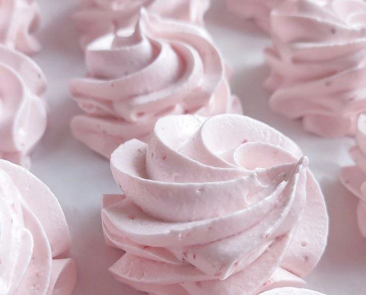 Зефир сладкие истории с клюквенными кусочками 250г. Зефир с кусочками клюквы. Зефир красный октябрь. Зефир петербургский кондитер солнечный абрикос. Десерт длинненькие кусочки как зефир.