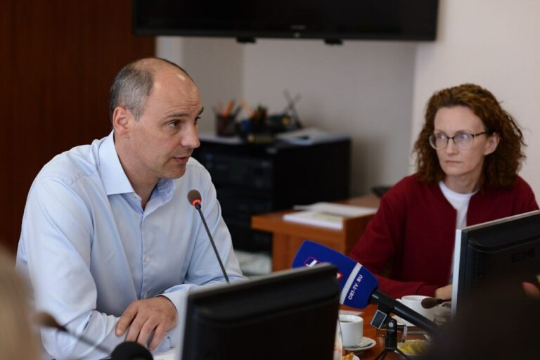    Денис Паслер поблагодарил волонтеров за помощь в ликвидации последствий паводка в Орске Кристина Просвиркина