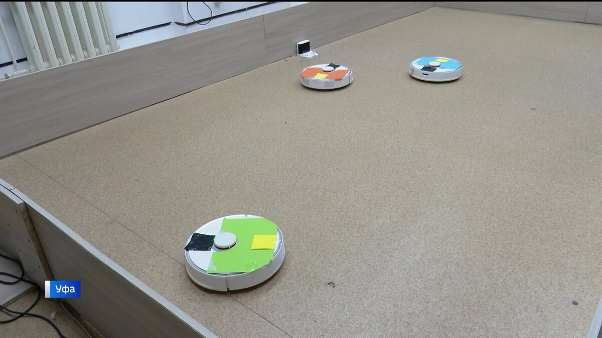    Уфимские ученые запустили реалии-шоу с участием роботов с искусственным интеллектом - сюжет "Вестей"