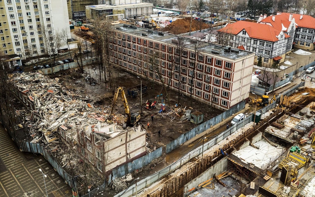 По программе реновации жителей старых домов переселят в новостройки, а на месте снесенных хрущевок построят новые дома (Фото: mperspektiva.ru)