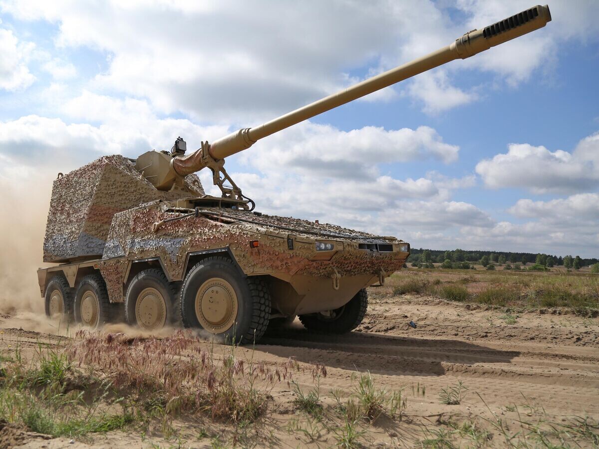    Колесная самоходная гаубица RCH 155CC BY 4.0 / Krauss-Maffei Wegmann GmbH & Co. /