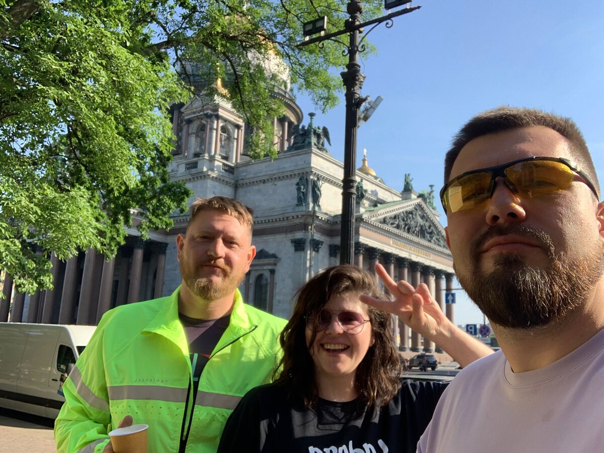 Фото Ильи с командой