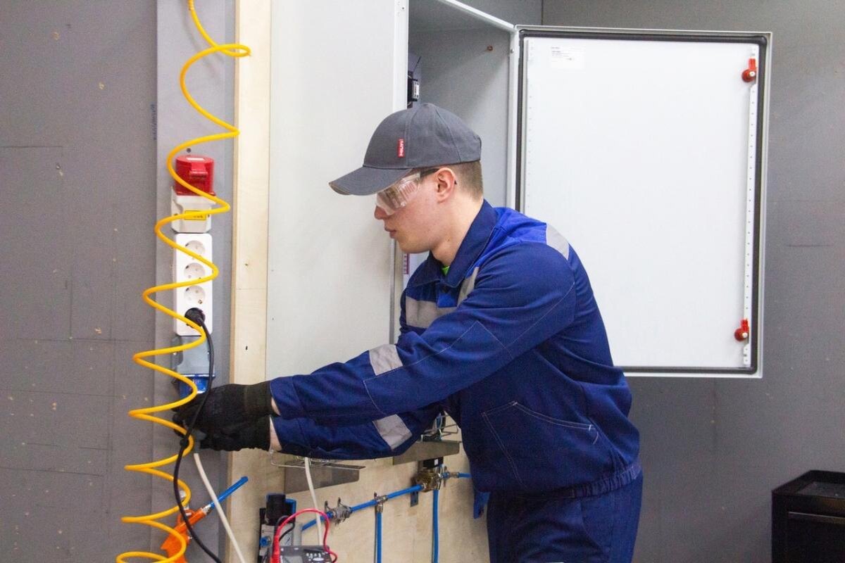    В Сургутском политехе прошли межрегиональные соревнования чемпионата «Профессионалы»