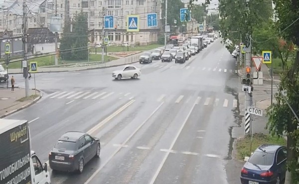     В Иванове опасный маневр 23-летнего лихача попал на видео