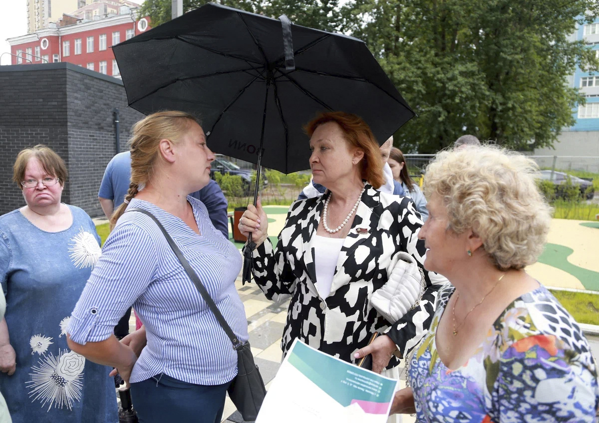    Депутат Стебенкова встретилась с будущими жителями дома в Южнопортовом