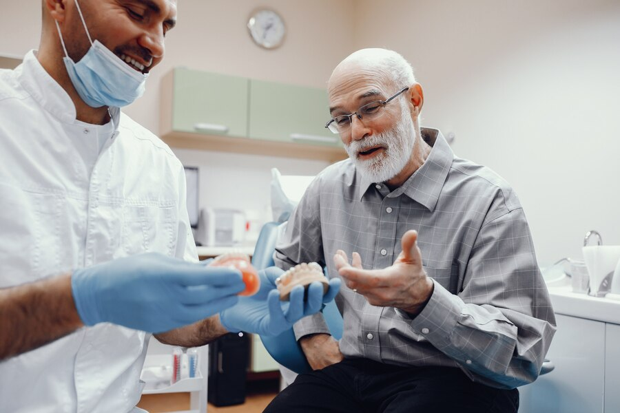 В последние годы все больше пациентов обращается к стоматологу с проблемой боли после установки коронки на имплант.
