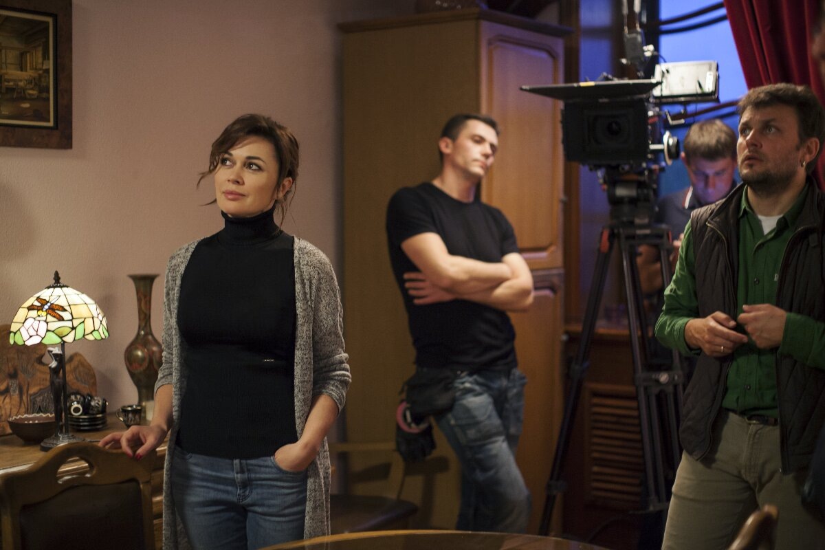 Анастасия Заворотнюк на съемках сериала «Приставы»