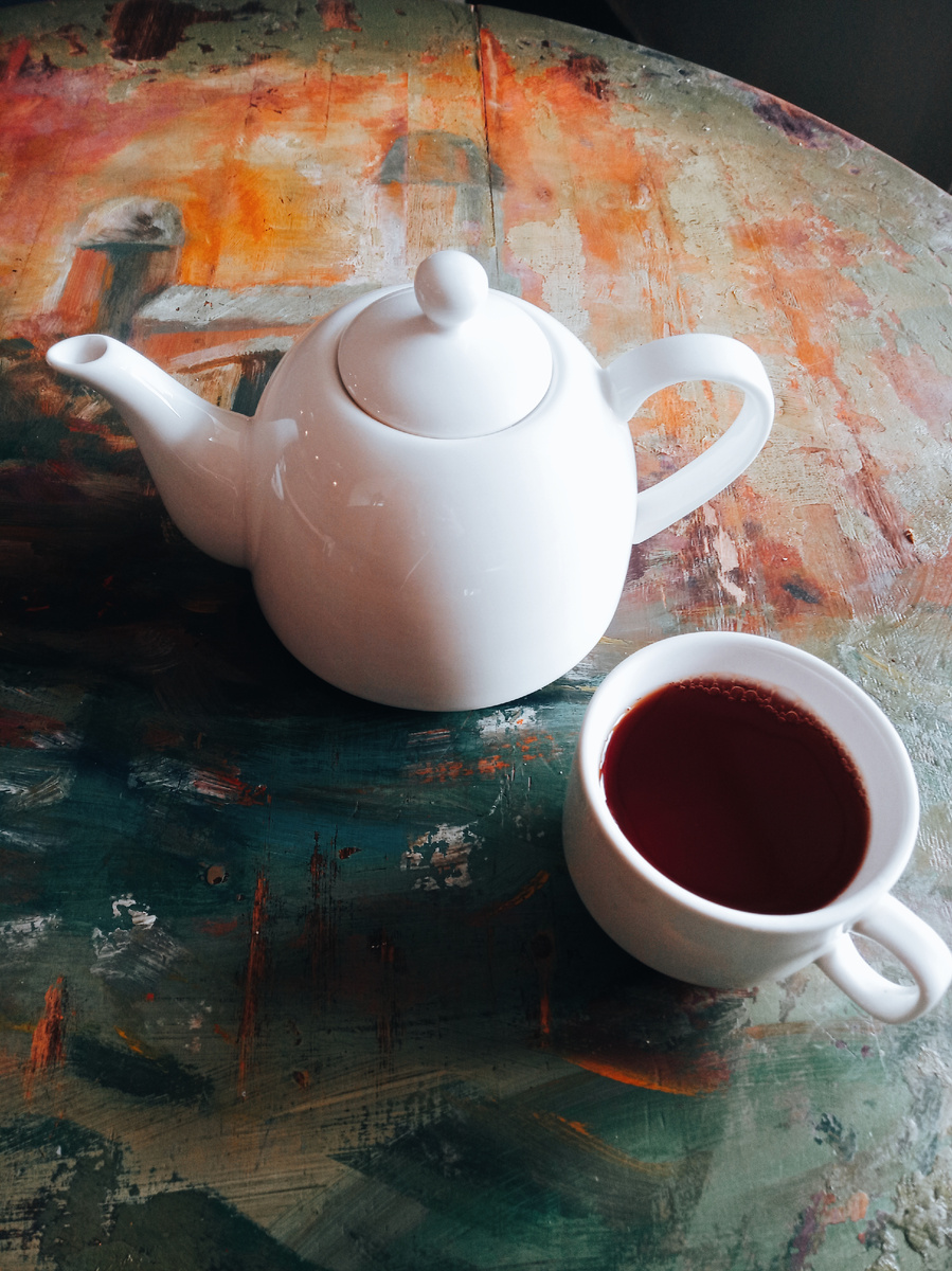 Чашка хорошего чая в красивом кафе г. Выборга