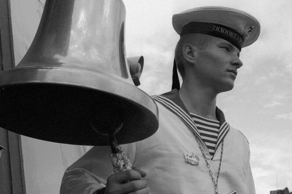     У них полоска — всегда в моде: почему моряки носят тельняшки