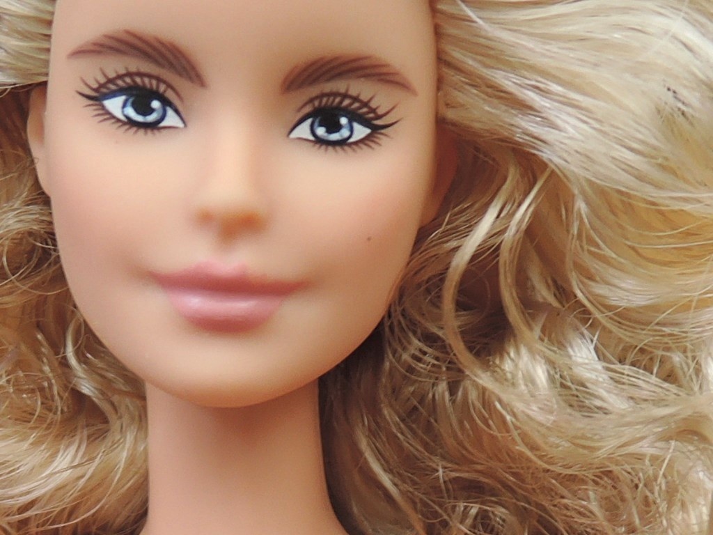 Портрет крупным планом моей Милли Barbie BMR1959