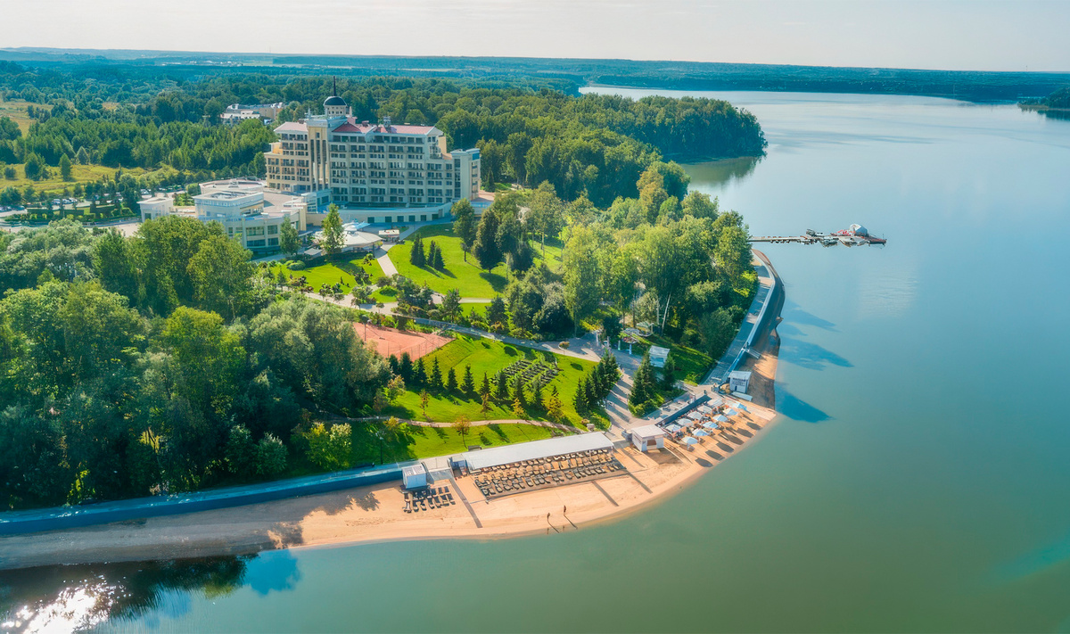 Где отдыхать на пляже рядом с Москвой: 10 отелей у воды | Островок | Дзен