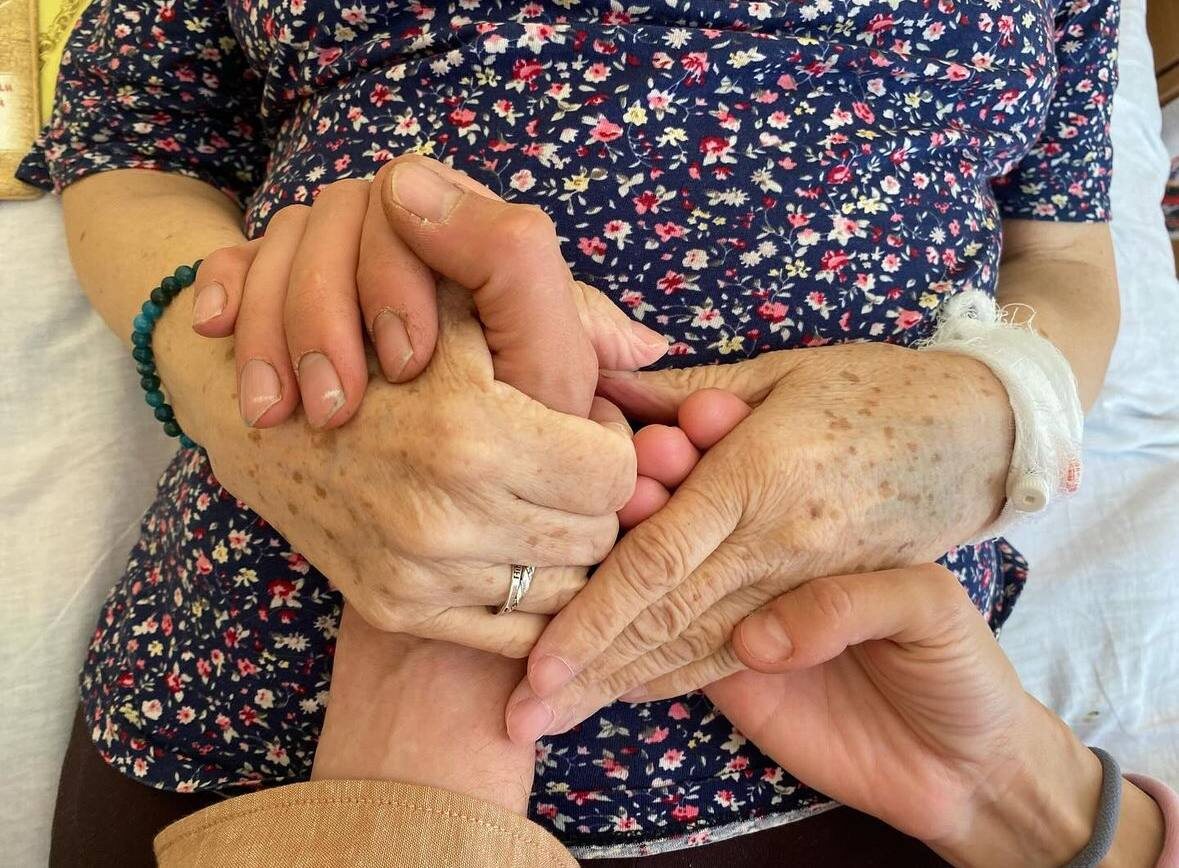    Мама Евгения Коряковского проходит лечение от ракаСоцсети Евгения Коряковского