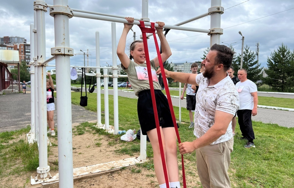 Дартс, йога, челночный бег… В Твери прошёл марафон спортивных игр «Семейная дистанция»