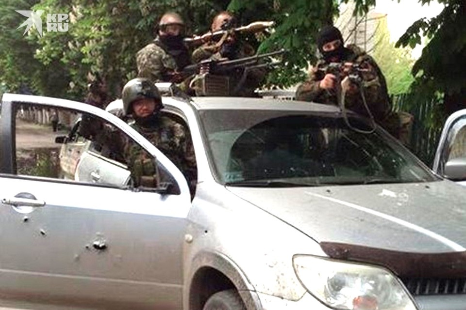    Одно из первых фото "Моторолы" на Донбассе. Дмитрий СТЕШИН