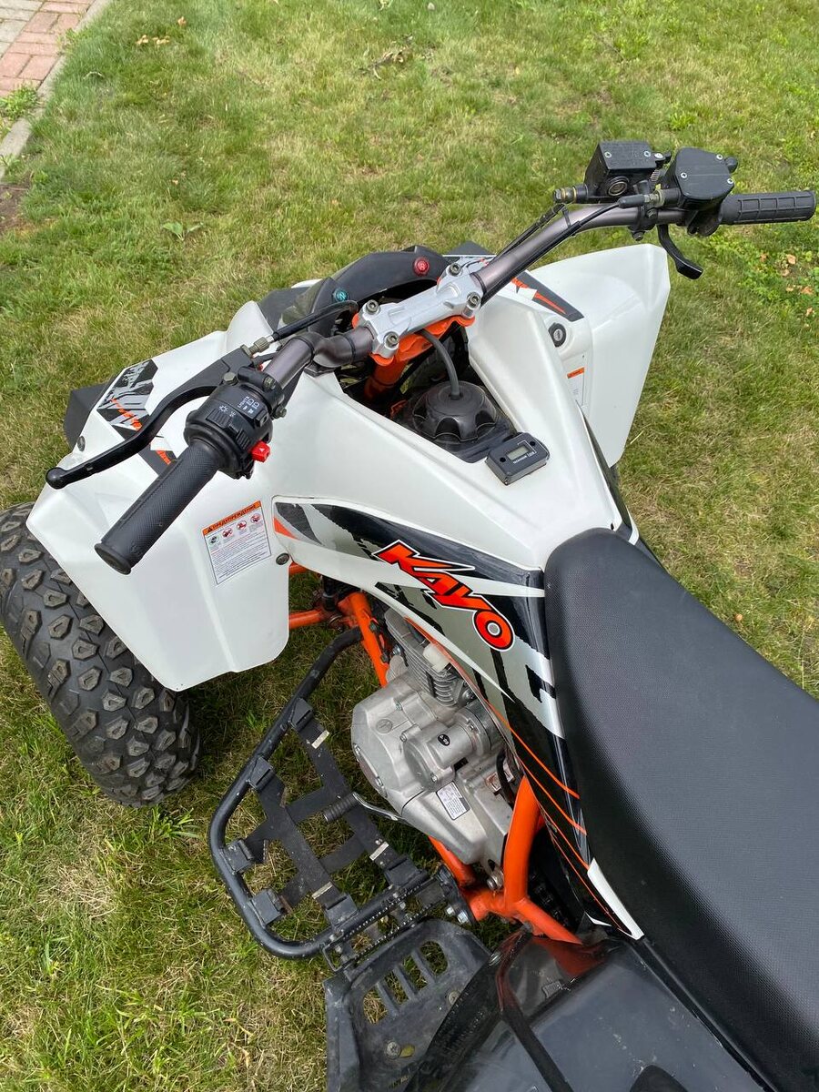 За два года весь пластик целый, ни царапинки)