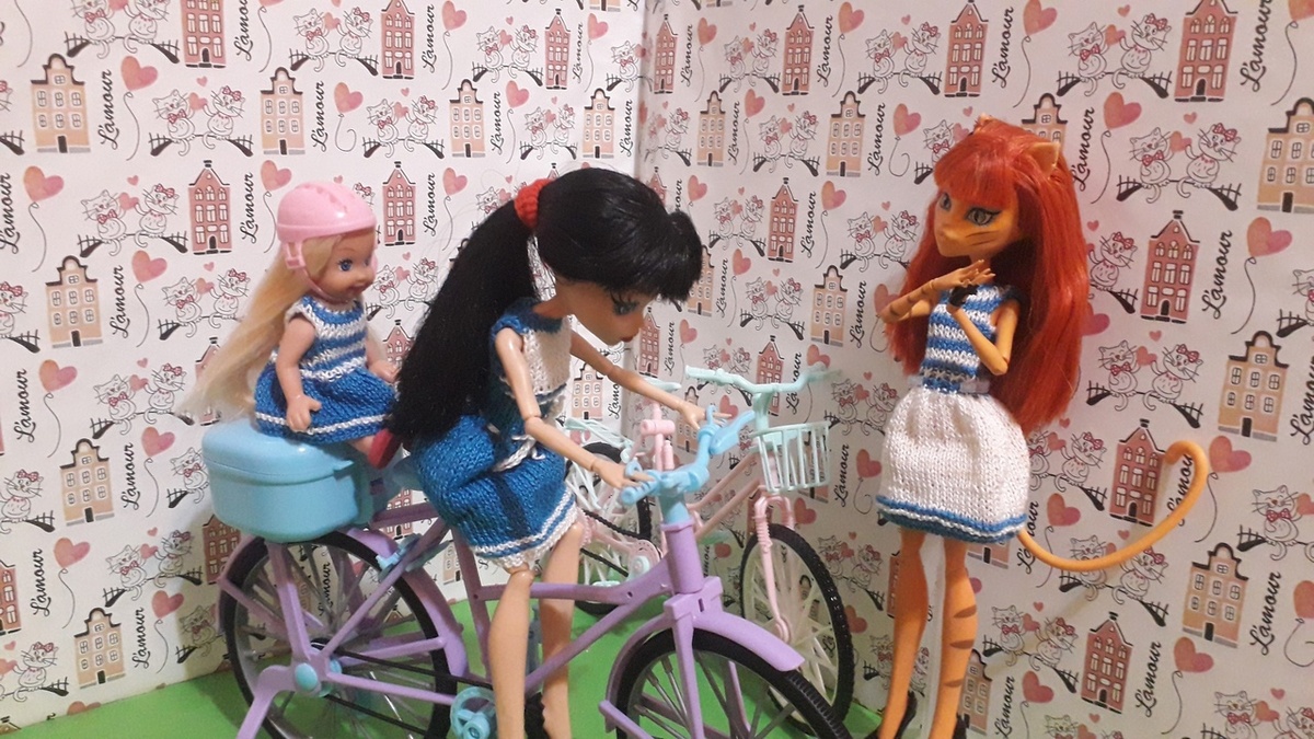 Сладкоежка, мы не будем тебя катать, это опасно. Учись управлять велосипедом самостоятельно.
