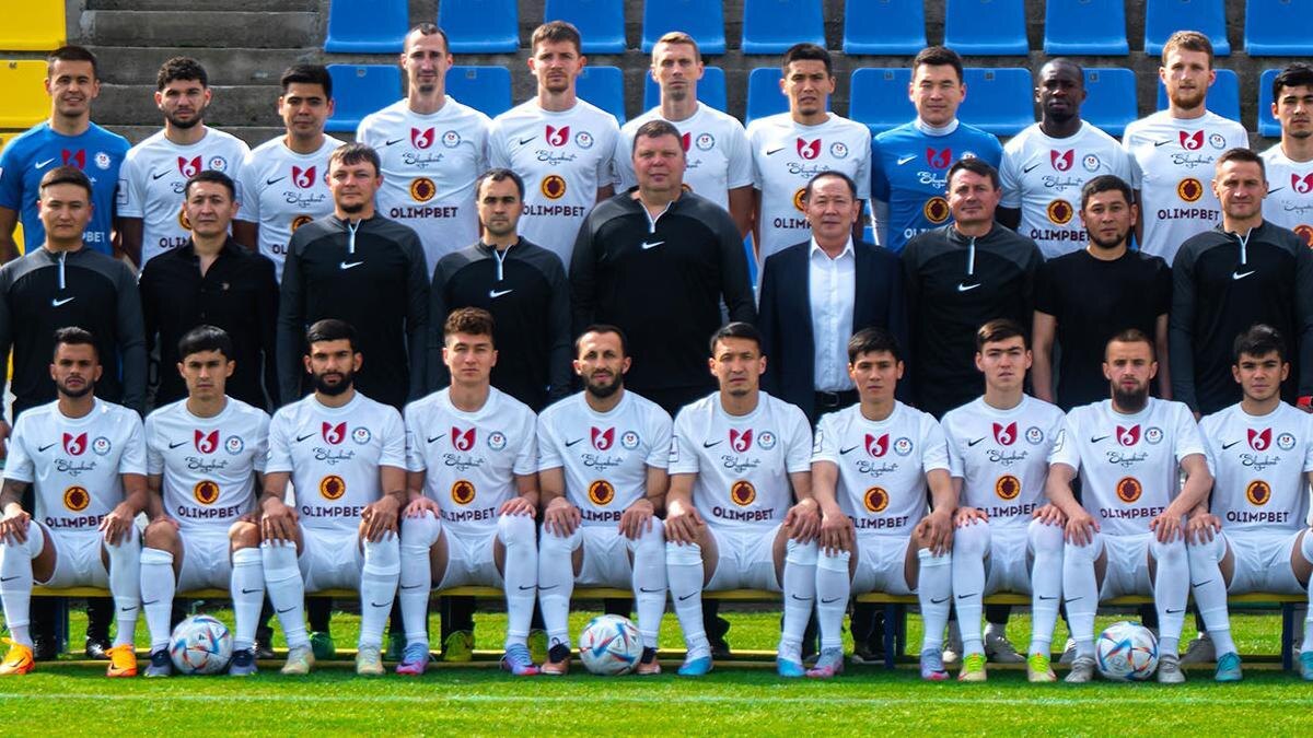    Тренерский штаб и игроки ФК "Ордабасы":Пресс-служба ФК "Ордабасы"