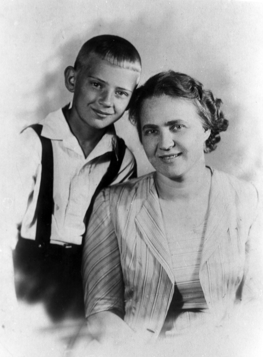    Маленький Юра с мамой. GLOBAL LOOK PRESS