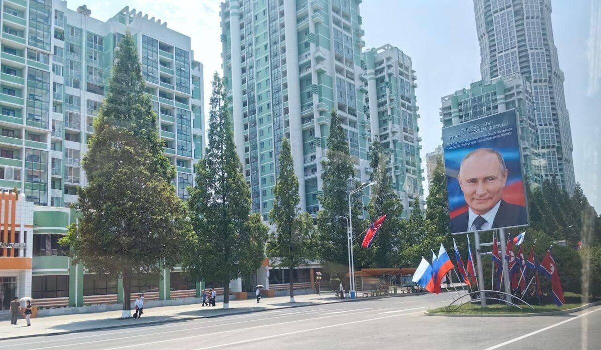 Столицу КНДР Пхеньян украсили к визиту Путина