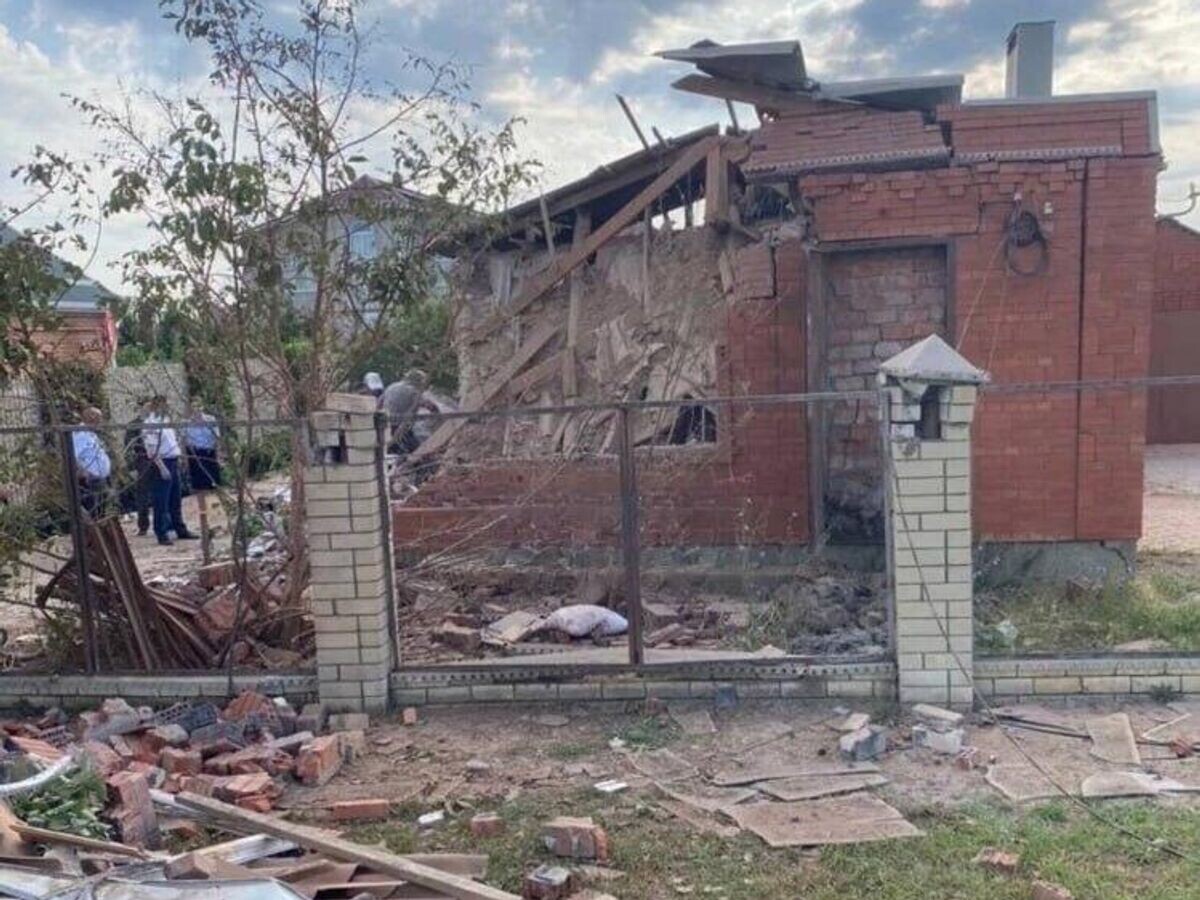    Последствия атаки беспилотника на Славянск-на-Кубани© фото очевидца