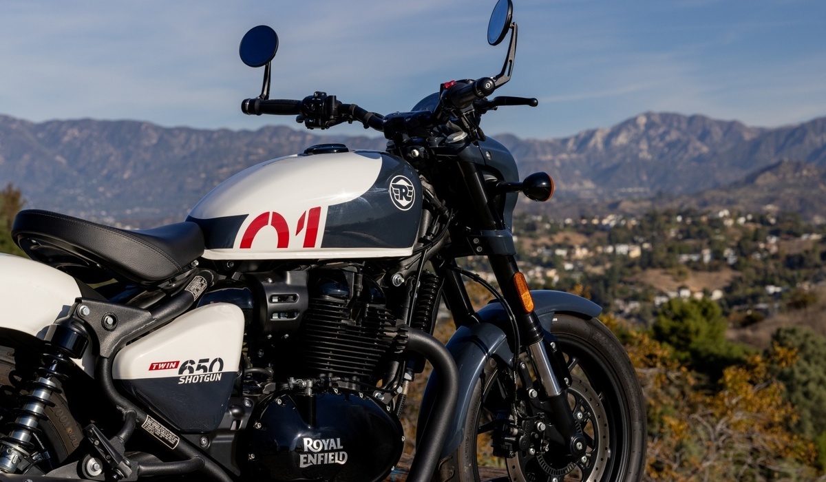 Перед вами - комфортный родстер Royal Enfield Shotgun 650