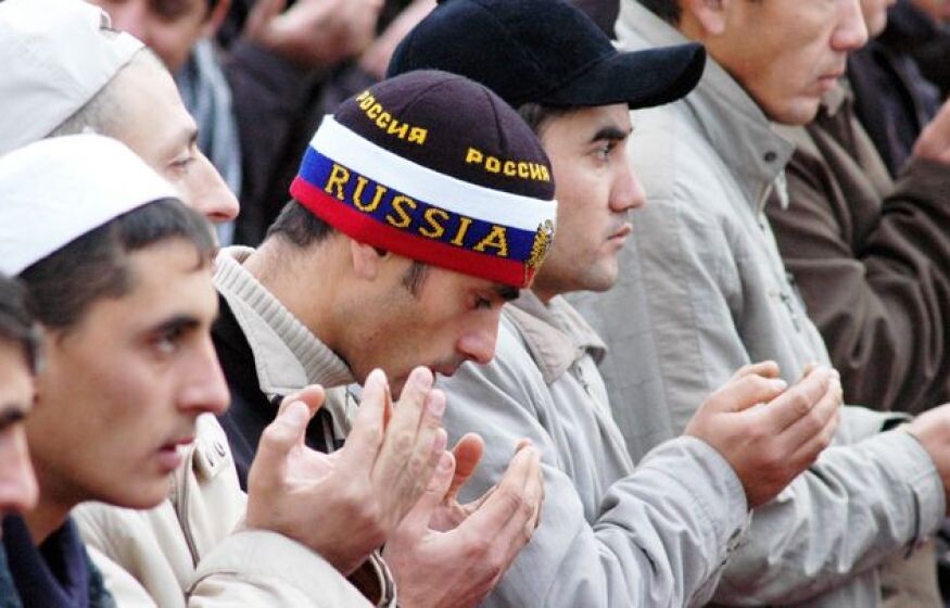    «США и Британия завозят радикальных мигрантов и мешают давать русским людям гражданство РФ»: Мнение эксперта