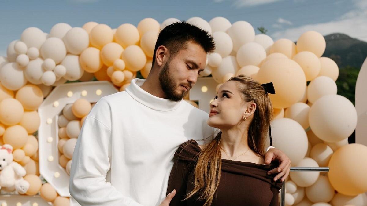    Динмухамед Кашкен и Мерей Абилова:instagram.com/dimash_kashken