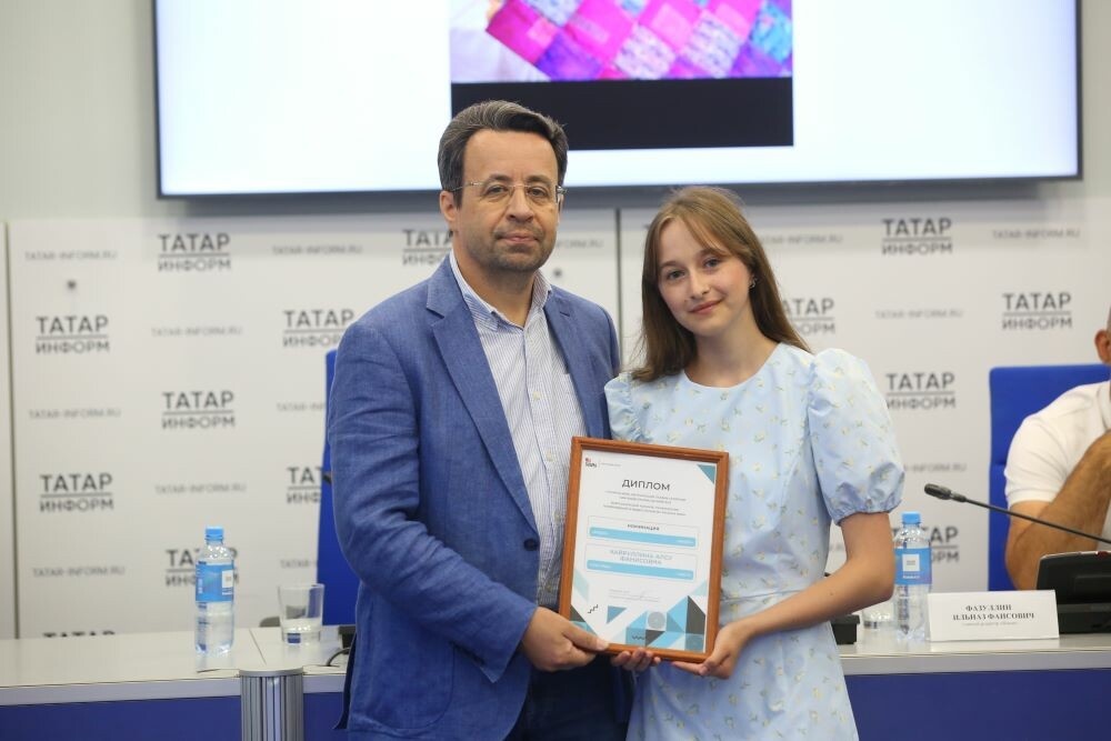 18 июня прошла торжественная церемония награждения победителей и призеров всероссийского конкурса графических изображений и видеороликов «Татарча мем».