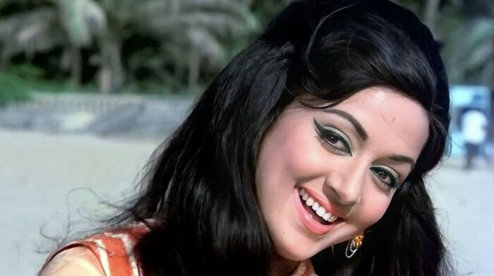 Индийская актриса Хема Малини стала известной благодаря роли сестер-близнецов в фильме "Зита и Гита". Советским зрителям она также запомнилась по фильмам "Любимый Раджа" и "Месть и закон".