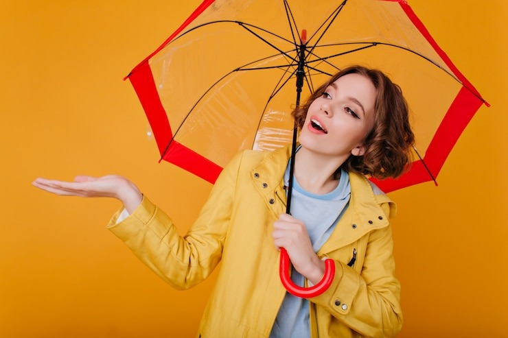 https://img.freepik.com/free-photo/fascinating-girl-with-dark-hair-waiting-rain-studio-portrait-romantic-young-woman-autumn-coat-isolated-yellow-wall_197531-22052.jpg?t=st=1728495762~exp=1728499362~hmac=085927624b6280ae610a8e9b62b9bc3028cec2ab68759ac2f492c6985cd5b0ba&w=740