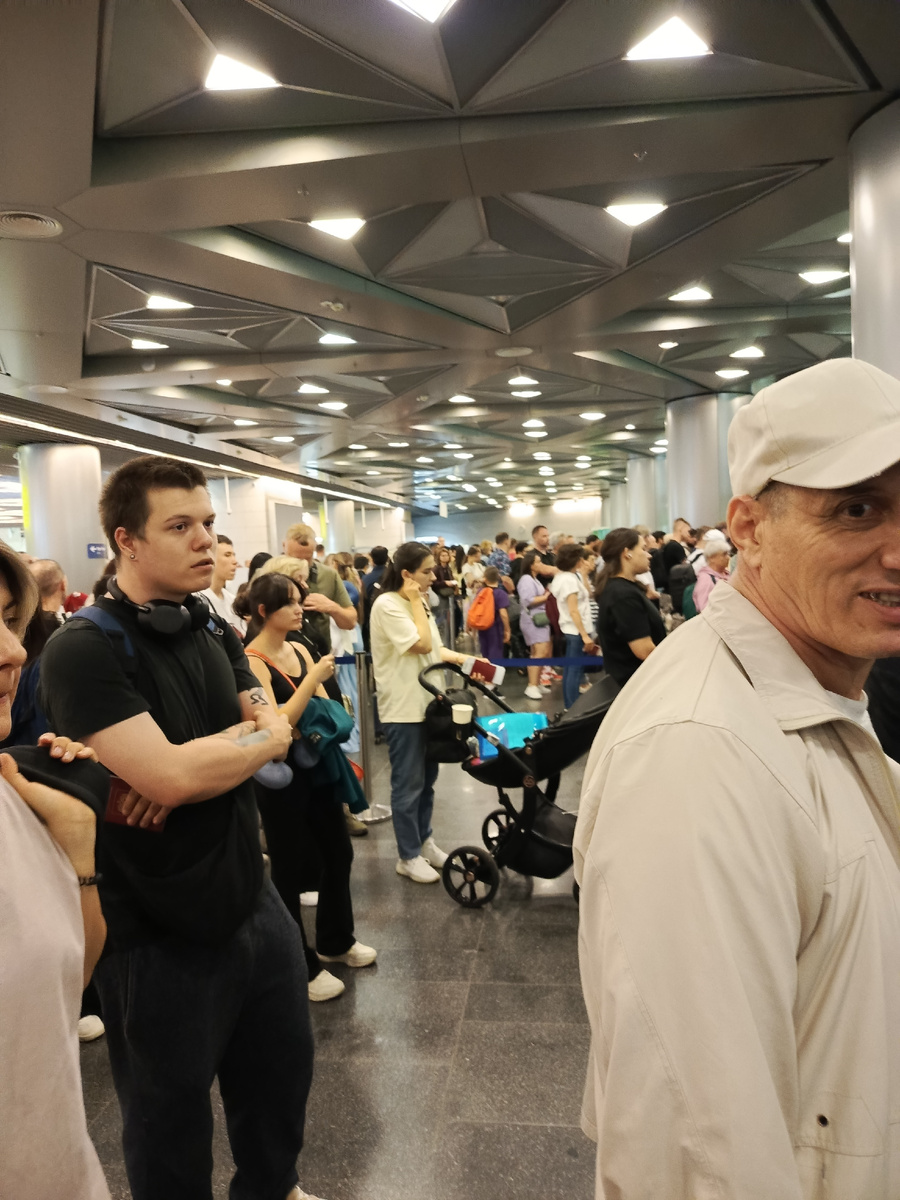 Очереди на паспортный контроль Внуково