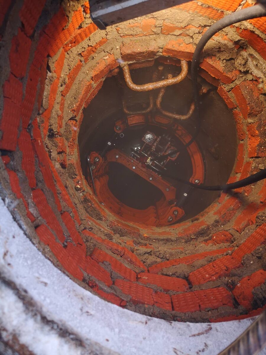 Бестраншейная замена труб, СТ-40В в колодце д 800мм.