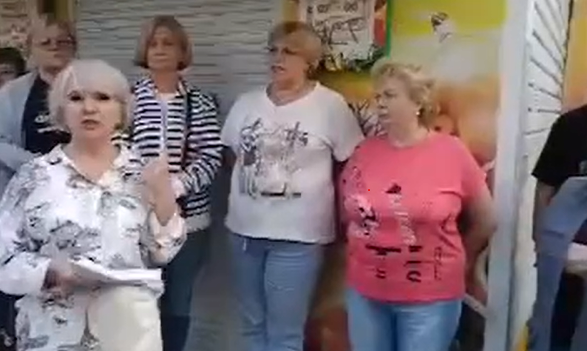 Местные уже успели записать обращение к властям