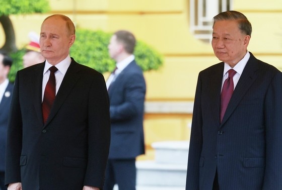    Президент РФ Владимир Путин и президент Социалистической Республики Вьетнам То Лам