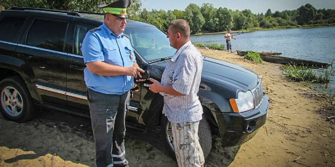 Прокурор поставил точку: В каких случаях водитель должен будет заплатить штраф за стоянку возле водоёма, а в каких - нет