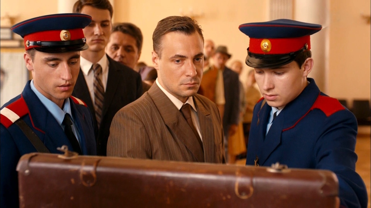 Арест Яна Рокотова (Евгений Цыганов). Кадр из т/с «Фарца».