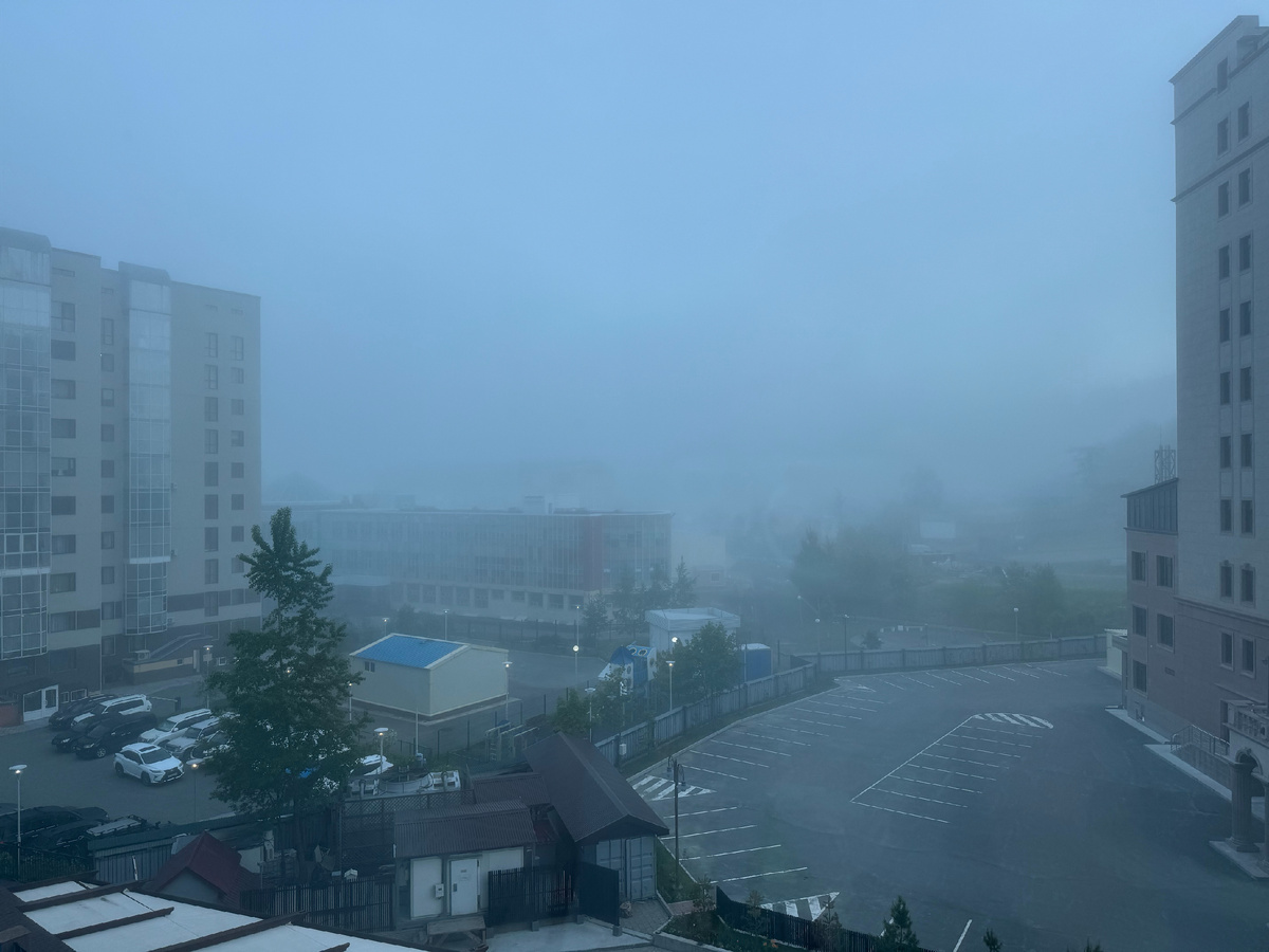 06:03 утра. Вид из номера отеля Mega Palace, Южно-Сахалинск