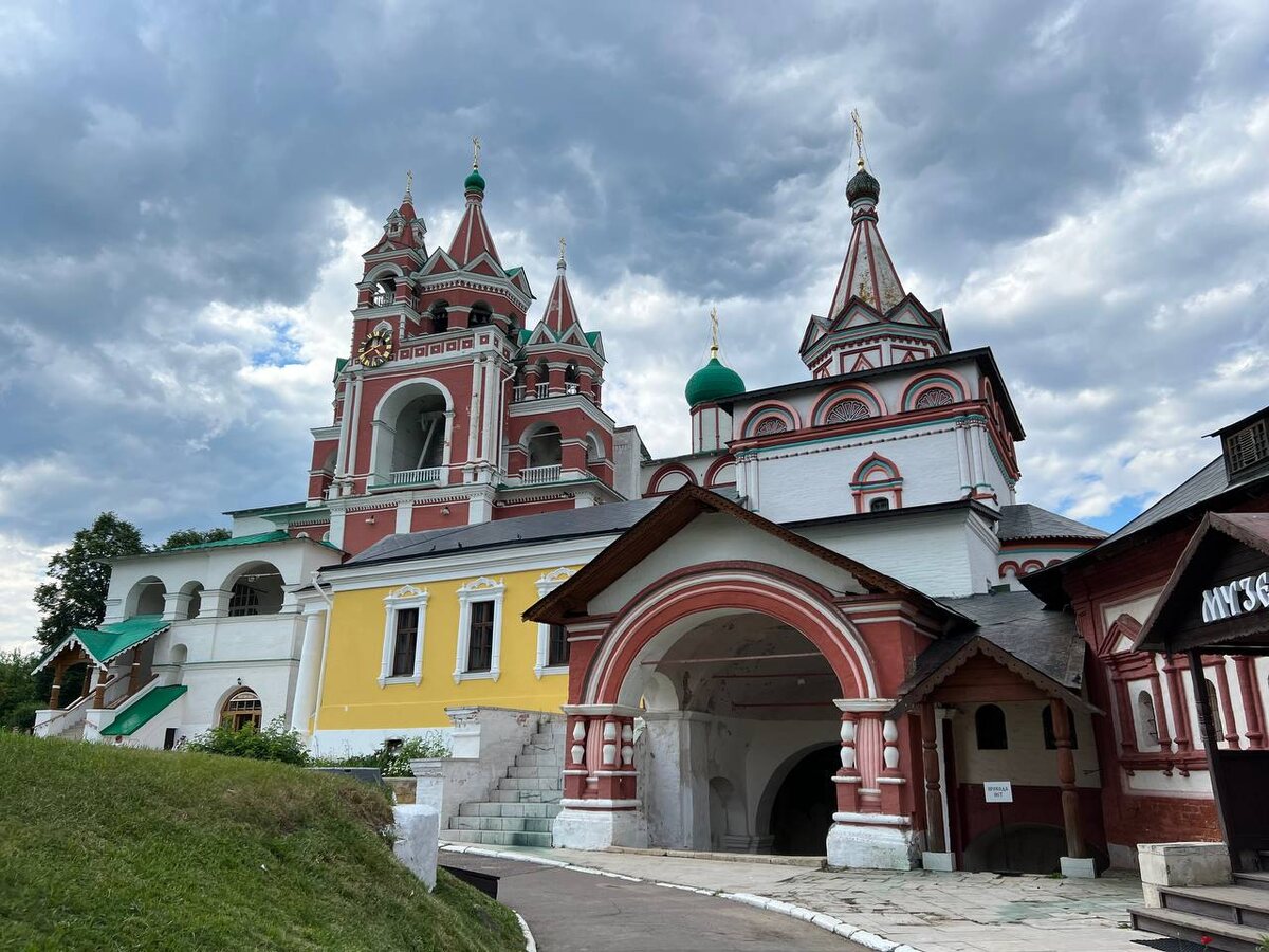 Территория Саввино-Сторожевского монастыря