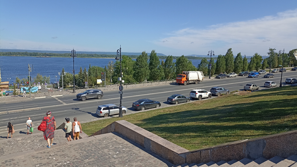 Спуск по ул.Осипенко к Софийской набережной. (набережная "У Ладьи")