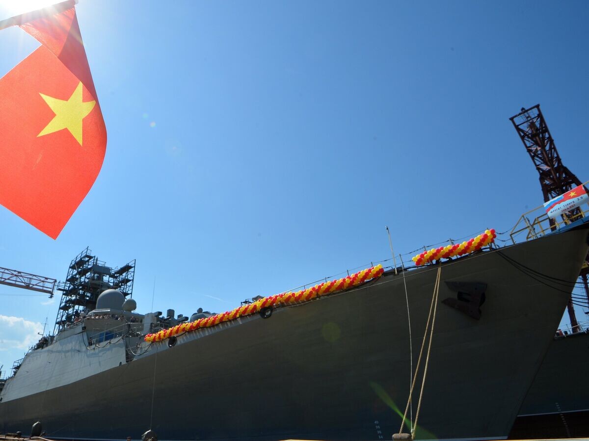    Церемония спуска на воду второго фрегата проекта "Гепард 3.9" на "Зеленодольском заводе имени А.М. Горького" в Татарстане© РИА Новости / Максим Богодвид