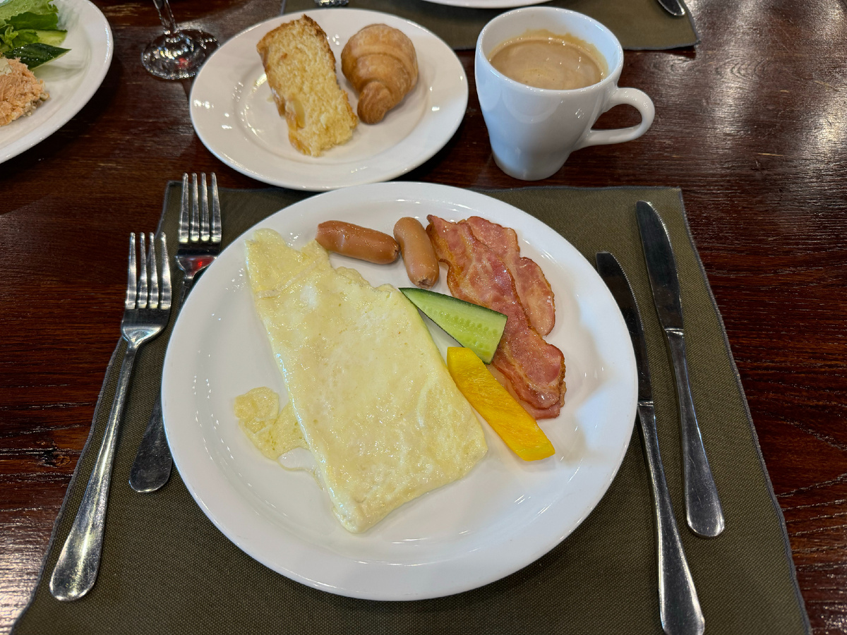 Завтрак в отеле Mega Palace, Южно-Сахалинск